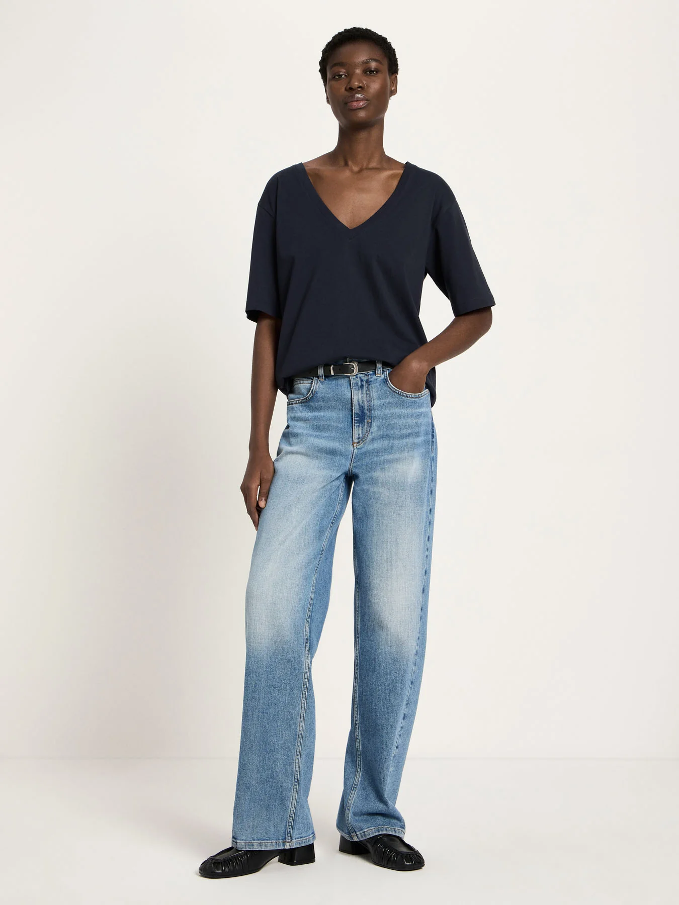 Shirt mit V-Ausschnitt (GOTS) - Image 4