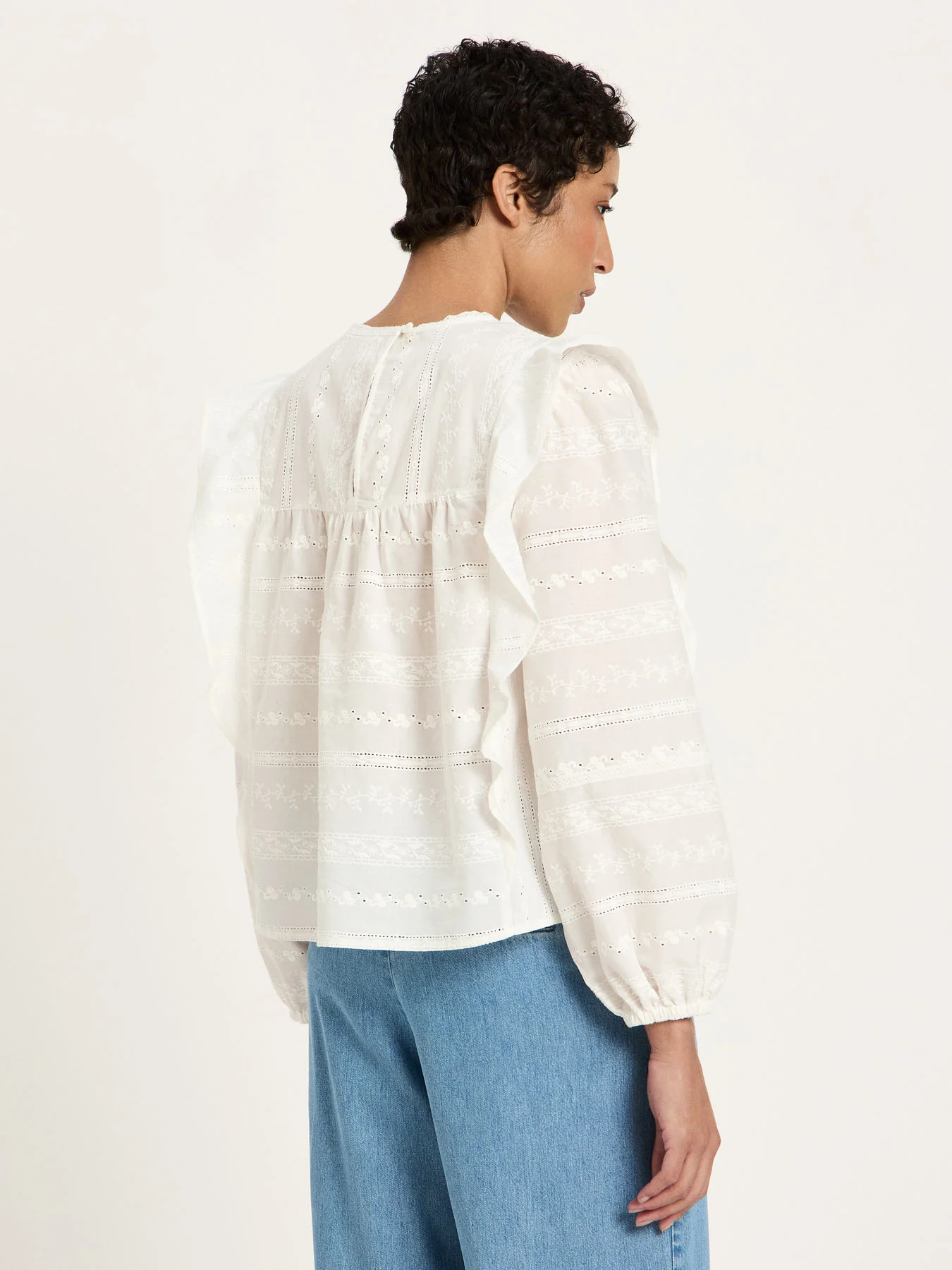 Stickereibluse (OCS) mit Volant - Image 6